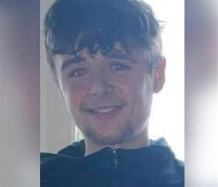 Feltham murder Teenager, 19, found fatally stabbed by joggers in west
