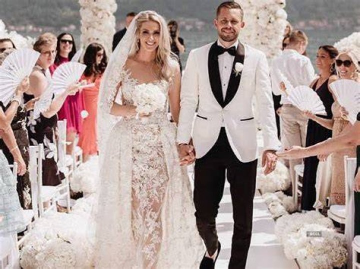 Gylfi Sigurdsson Wife Alexandra Ivarsdottir Age, Birthday, Wikipedia