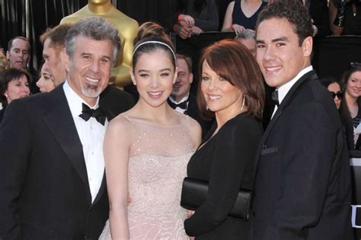 Hailee Steinfeld Parents Peter And Cheri Steinfeld And Brother Griffin Steinfeld |