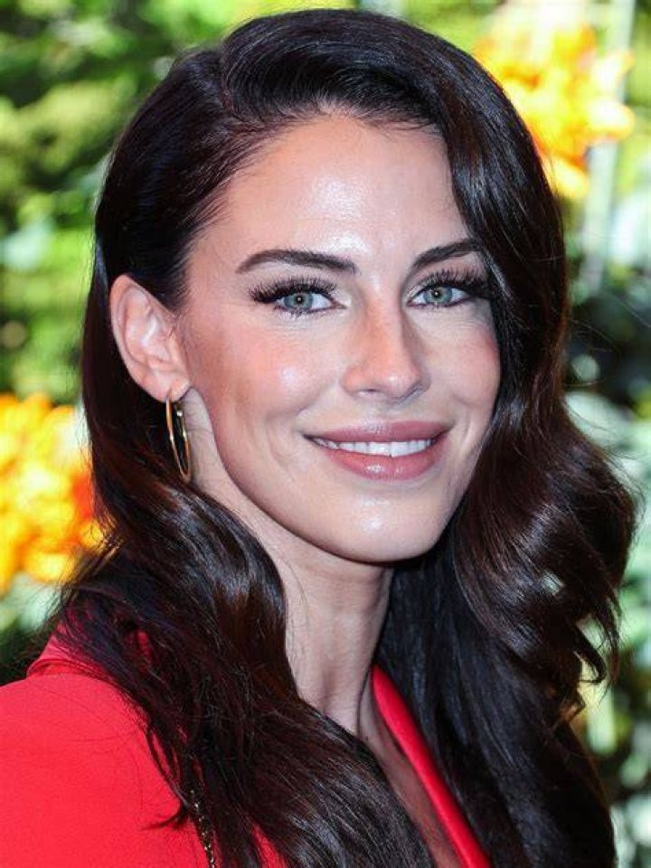 Is Jessica Lowndes Happy?, Yoo-height