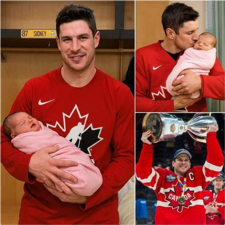 Sidney Crosby with kids from the Little Penguins program Crosby