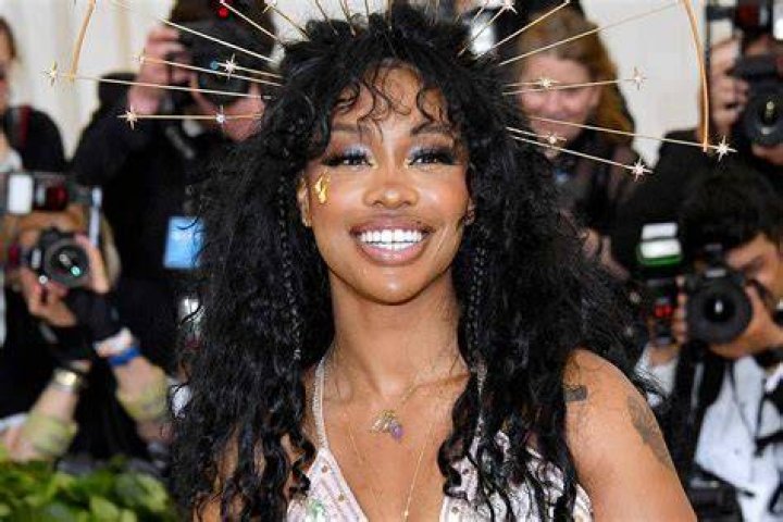 SZA How old was SZA in 2008? Drake's relationship explored as singer