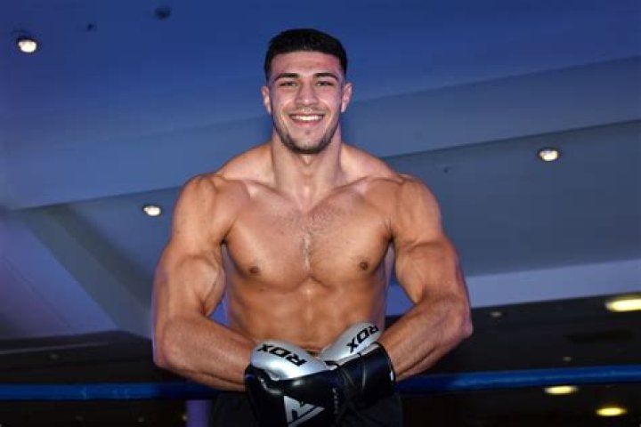 Tommy Fury Height, Weight, Age, Girlfriend, Family, Facts, Biography